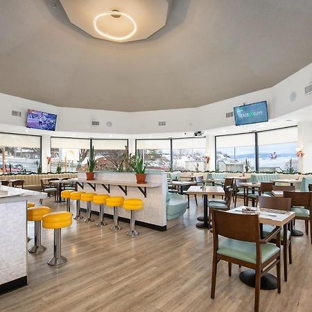 Ramada By Wyndham Kamloops Hotell Exteriör bild