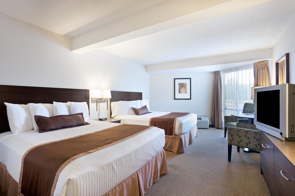 Ramada By Wyndham Kamloops Hotell Exteriör bild