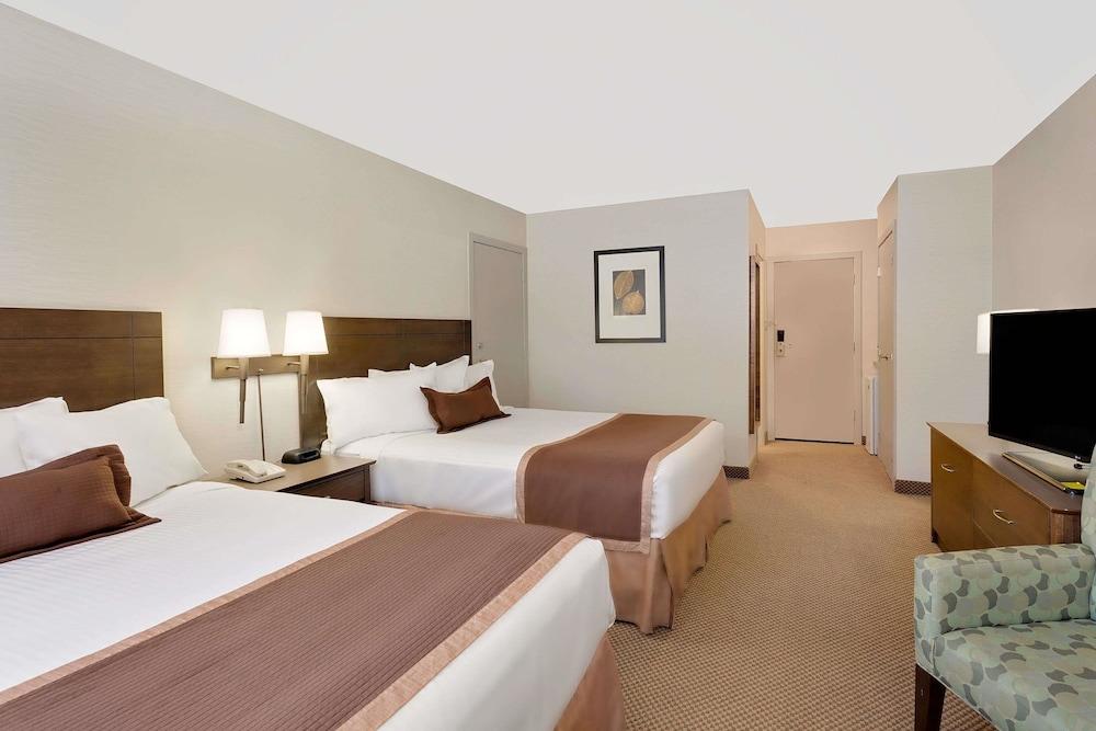 Ramada By Wyndham Kamloops Hotell Exteriör bild