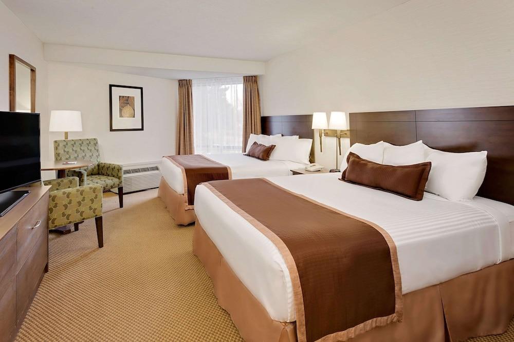 Ramada By Wyndham Kamloops Hotell Exteriör bild