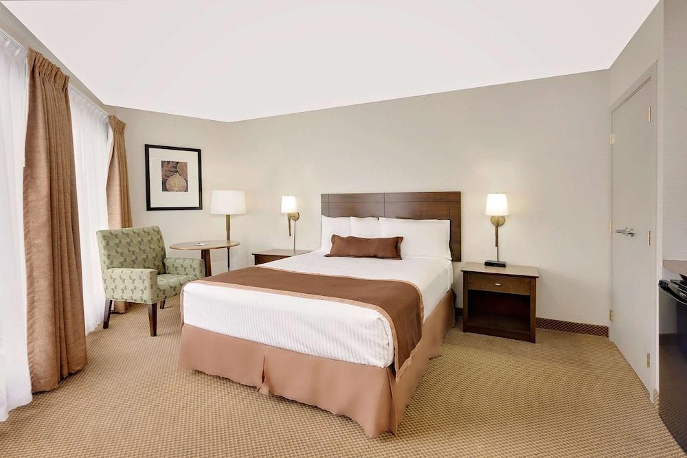 Ramada By Wyndham Kamloops Hotell Exteriör bild