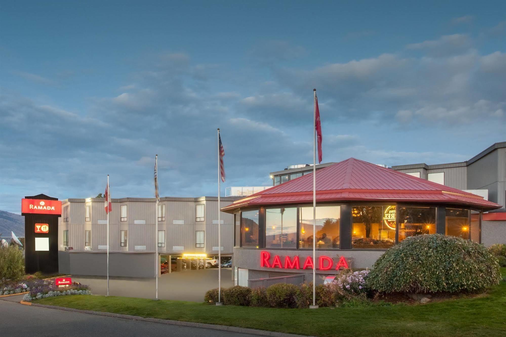 Ramada By Wyndham Kamloops Hotell Exteriör bild